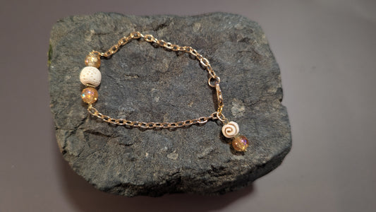 Coastal Shell & Iridescent Bead Bracelet